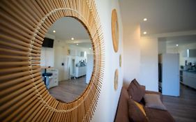 Air-Conditioned Apartment Sleeps 4 To 6 Parking